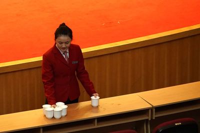 我局會(huì)議服務(wù)部為迎接院“兩會(huì)”精心準(zhǔn)備、強(qiáng)化培訓(xùn) 會(huì)務(wù)服務(wù)